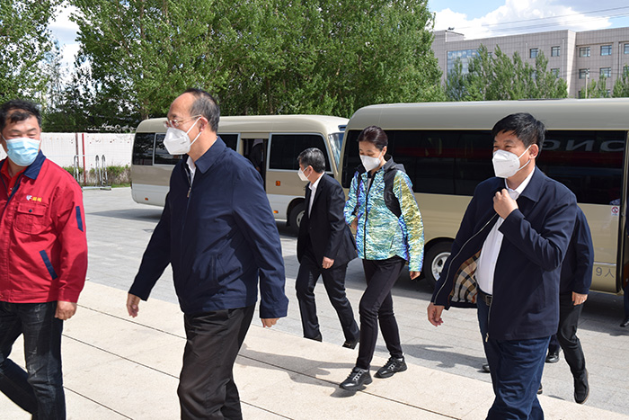 吉林省委常委、常務副省長吳靖平蒞臨鵬鴻生產(chǎn)基地督導調(diào)研